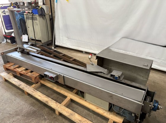 Tote Bin Lifter Pic 01